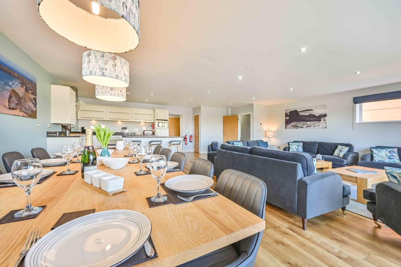 Snug House, Sleeps 12 With Hot Tub On Retallack Resort St Columb Major Exterior photo